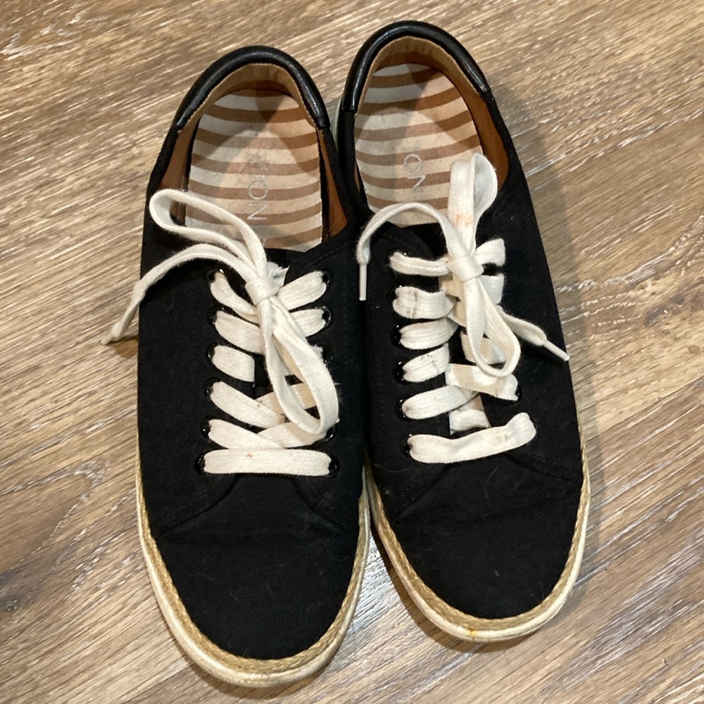Bionic Hattie Sneakers Black Canvas Size 8